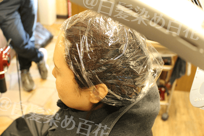 トリートメントを塗った後にラップを巻く